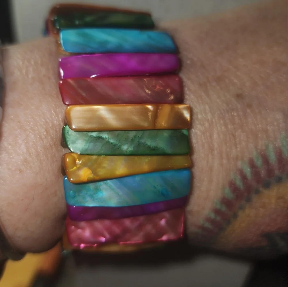 Vintage Multicolor Dyed Mother Of Pearl Bracelet - Picture 3 of 7